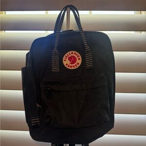 Fjallraven Kånken Dark Backpack